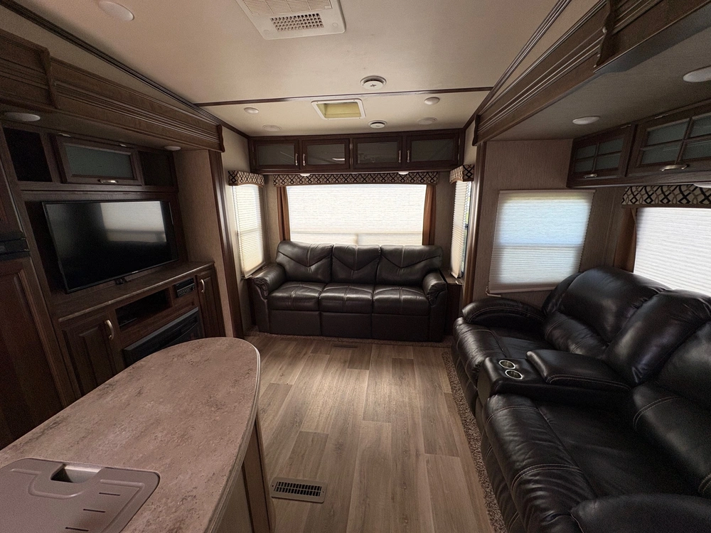 2017 Dutchmen Denali 335 Rlk alt