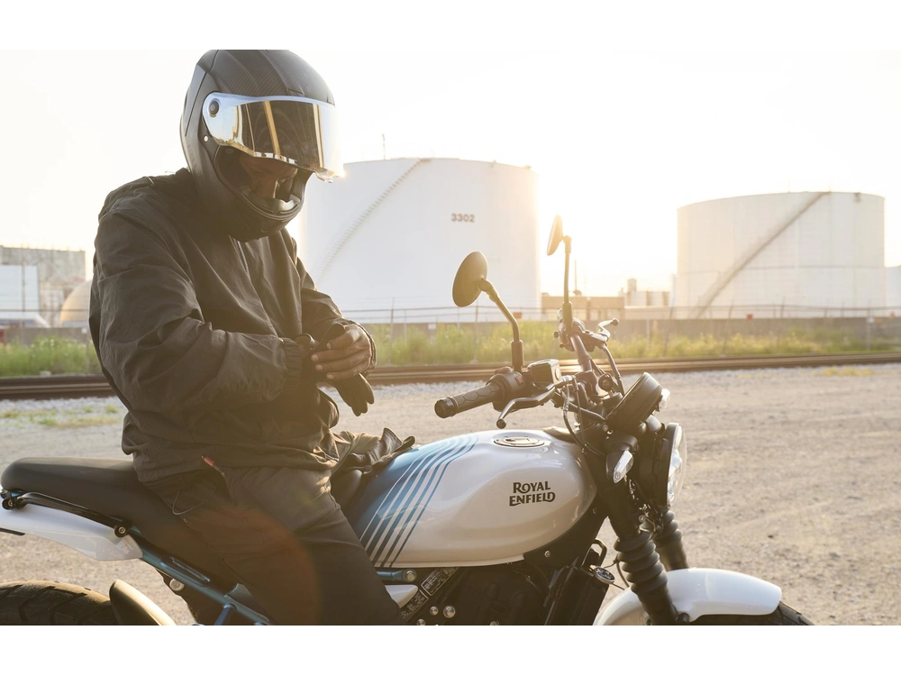 2026 Royal Enfield Guerrilla 450 Brava Blue alt