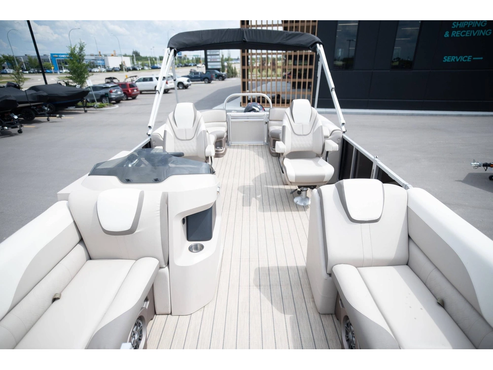 2023 Legend Q-series Lounge Plus Sport Pro alt