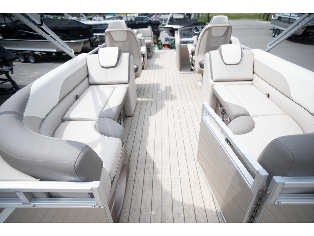 2023 Legend Q-series Lounge Plus Sport Pro alt