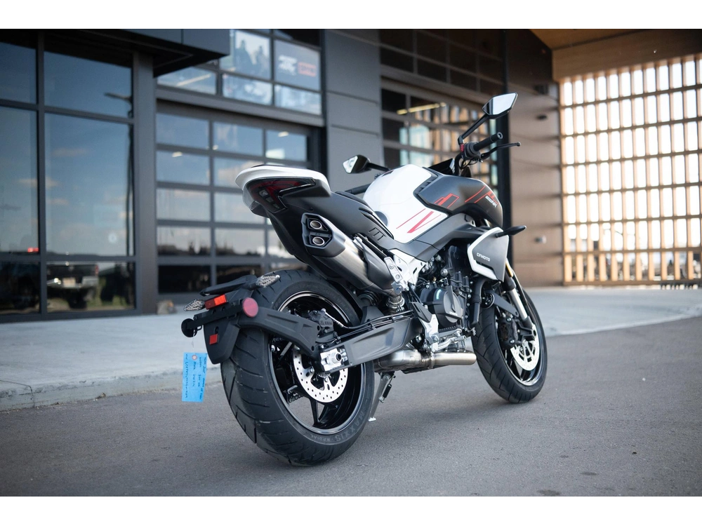 2025 Cfmoto 800nk alt