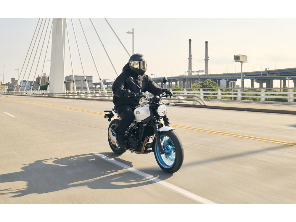 2026 Royal Enfield Guerrilla 450 Brava Blue alt