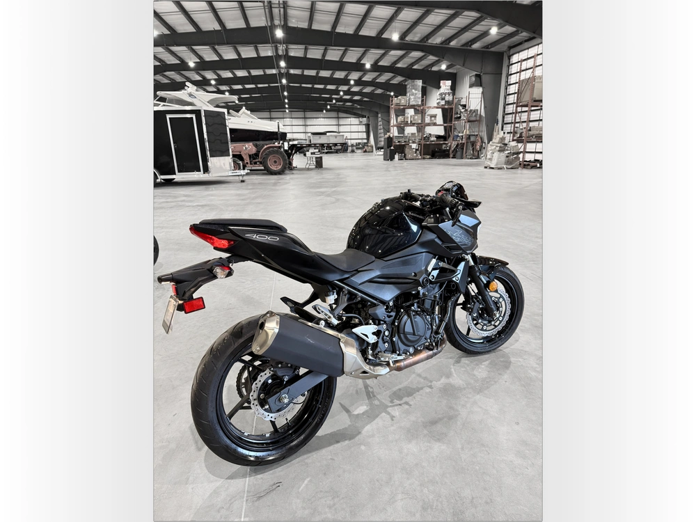 2021 Kawasaki Z400 alt
