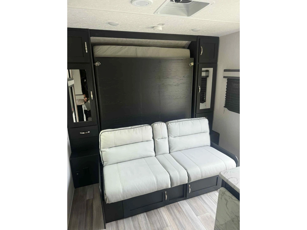 2022 Coachmen Fr. Express 238bhs alt