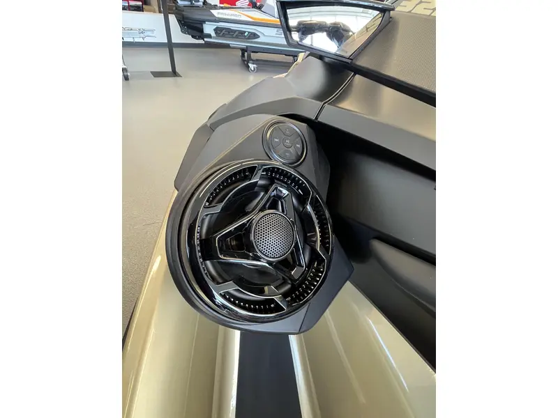 2025 Sea-Doo RXT X 325 ( Rabais de 1250$)