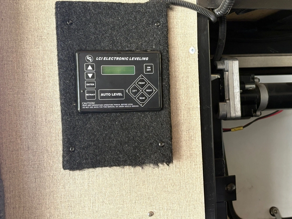 2017 Dutchmen Denali 335 Rlk alt