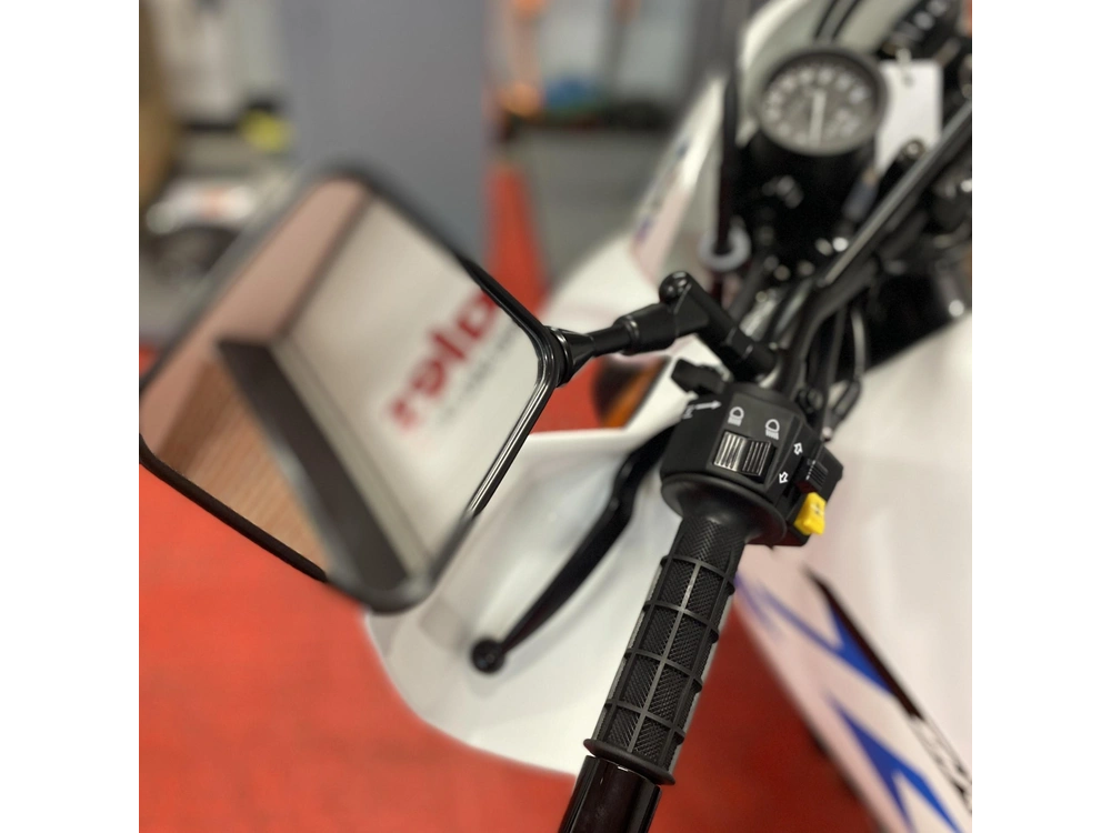 2025 Suzuki Dr 650s alt