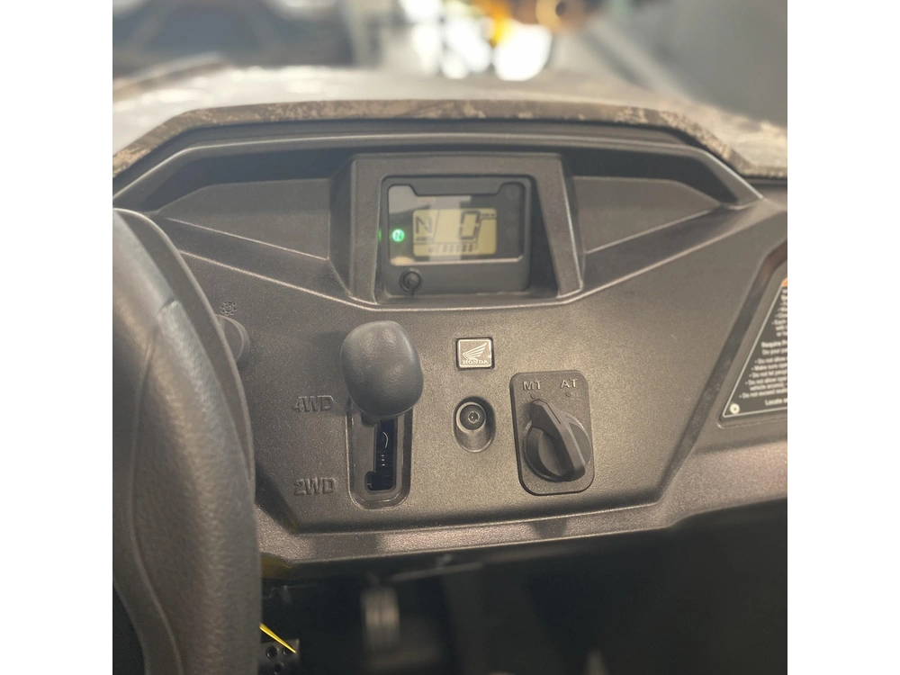 2025 Honda Pioneer 520 Camo alt