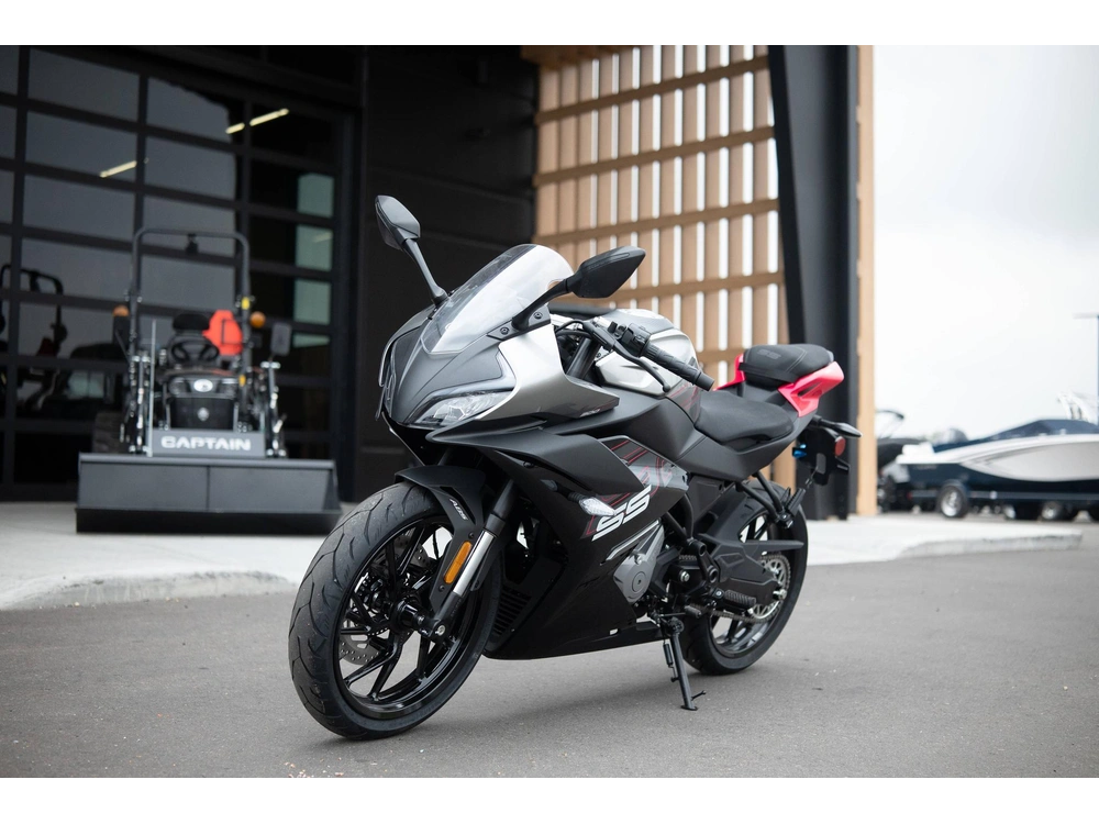 2024 Cfmoto 300ss alt