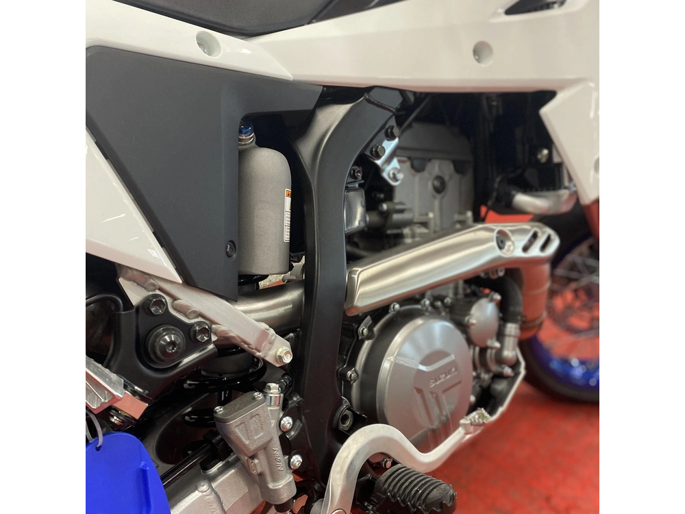 2025 Suzuki Dr-z 4sm alt