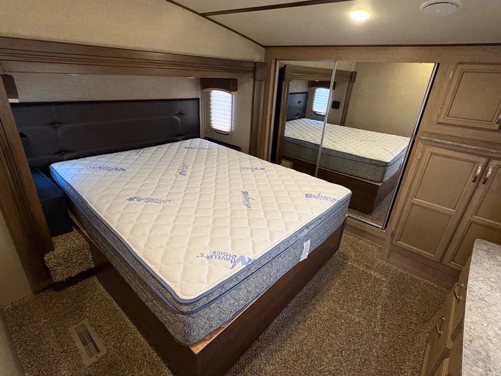 2017 Dutchmen Denali 335 Rlk alt