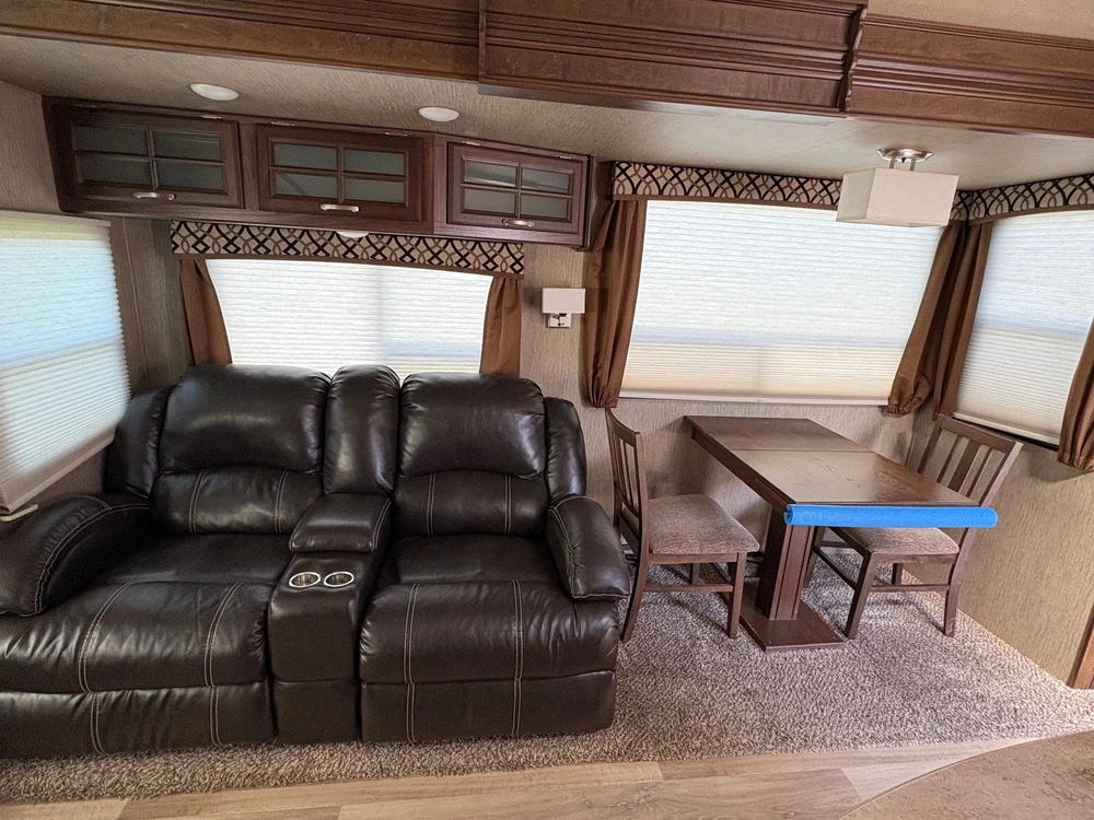 2017 Dutchmen Denali 335 Rlk alt