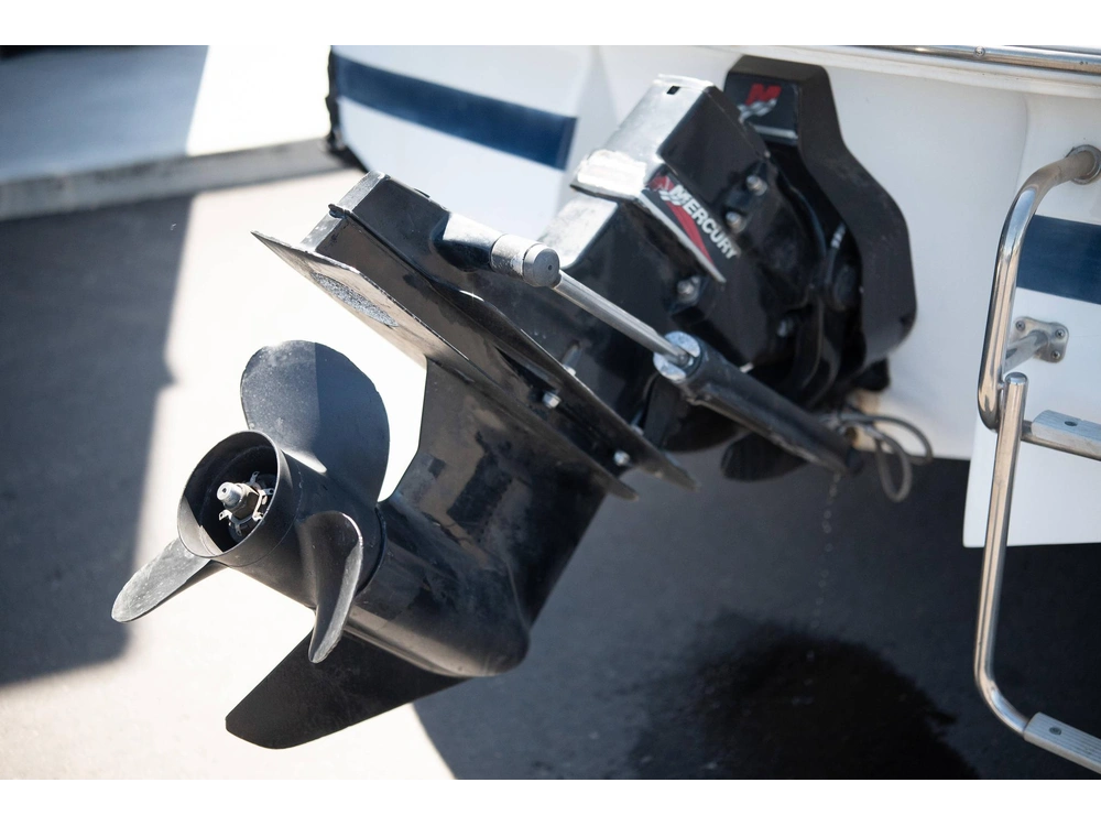 2001 Cobalt Boats 190 alt