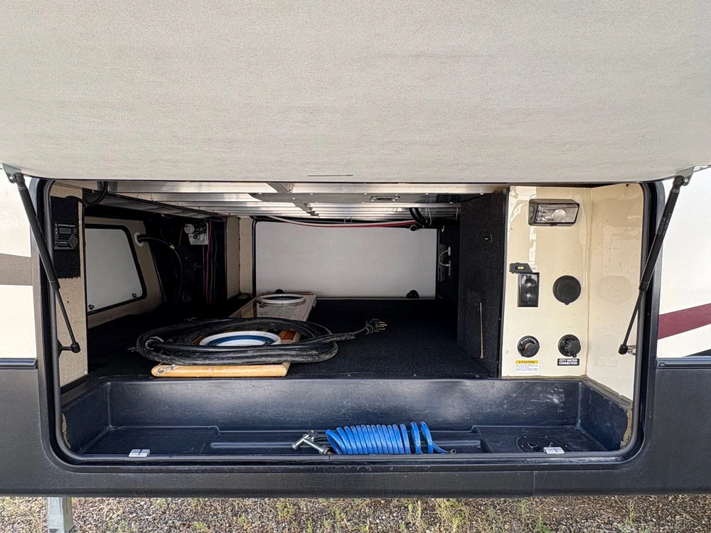 2017 Dutchmen Denali 335 Rlk alt