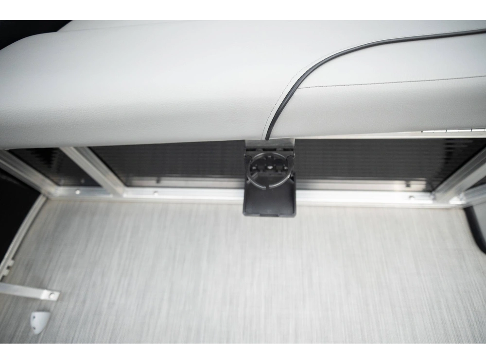 2023 Lowe Boats Ultra Value 200 alt