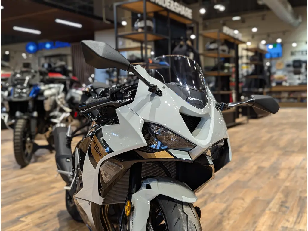 ホワイトニングマシン New 2026 Kawasaki Ninja ZX-6R // Pearl Robotic White/Metallic