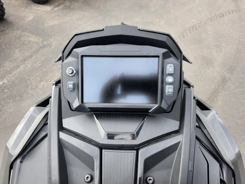 2025 Polaris Boost RMK KHAOS 155 - 7S Display