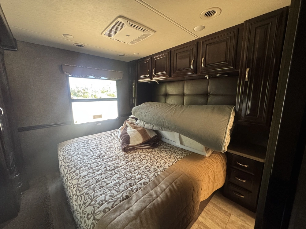 Thor Motor Coach Challenger 37 Yt 2017 alt