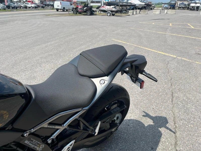 2025 Suzuki Gsx-8r alt