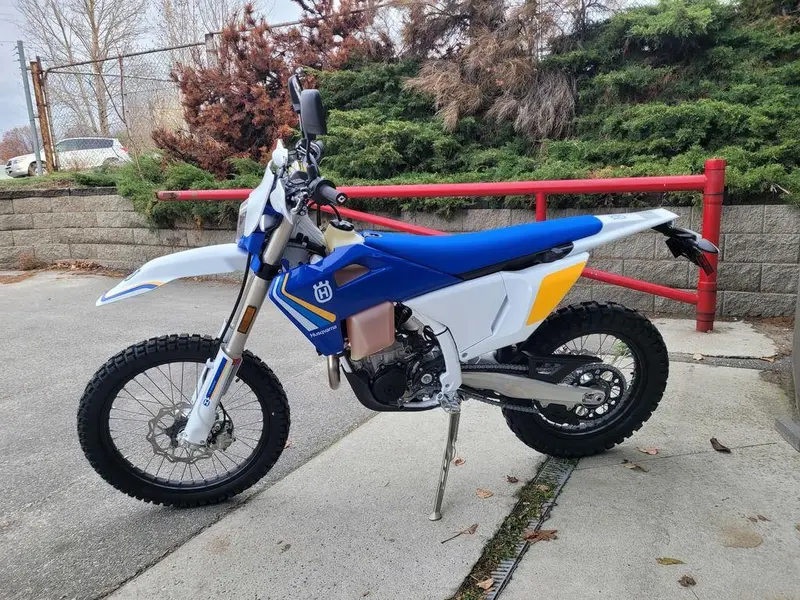 2025 Husqvarna FE 501s Heritage thumbnail 2