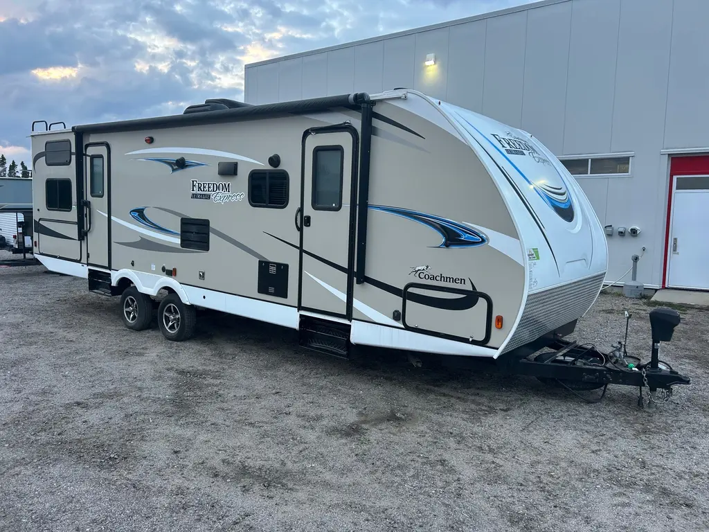 2020 Coachmen Freedom Express 287BHDS