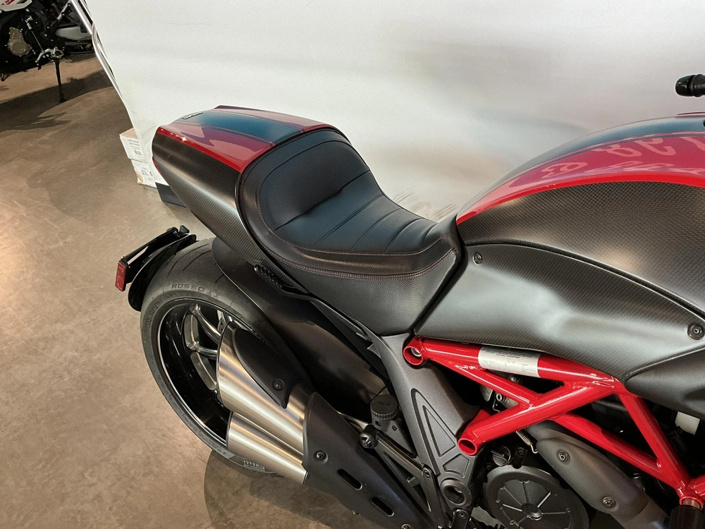 Ducati Diavel Carbon 2015 alt