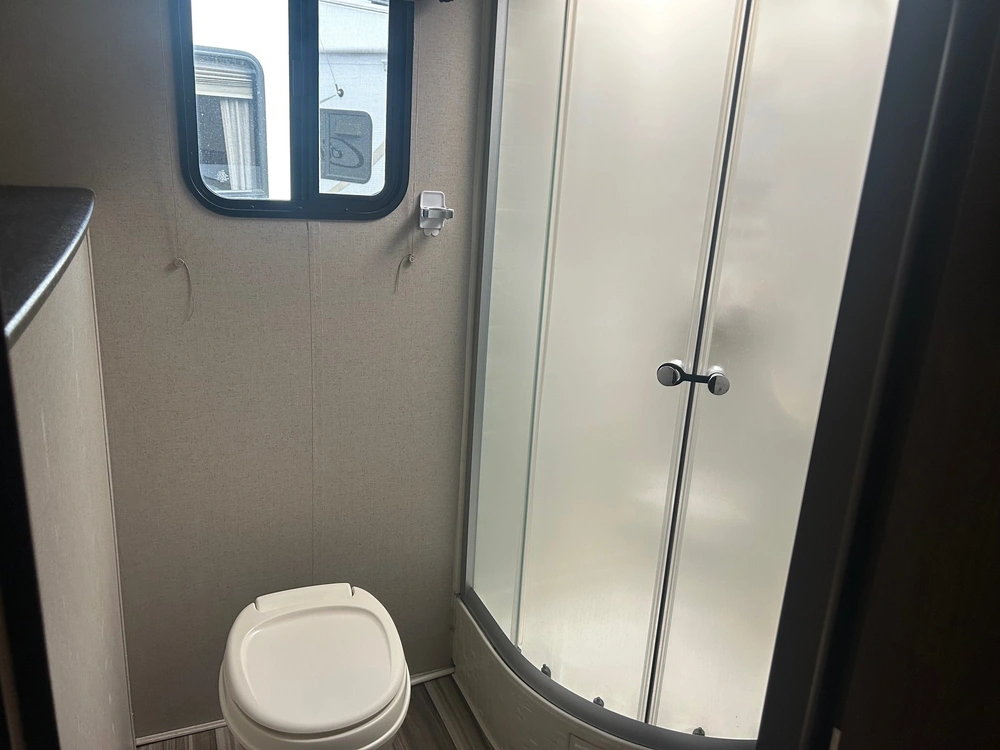 Coachmen Freedom Express 24se 2018 alt
