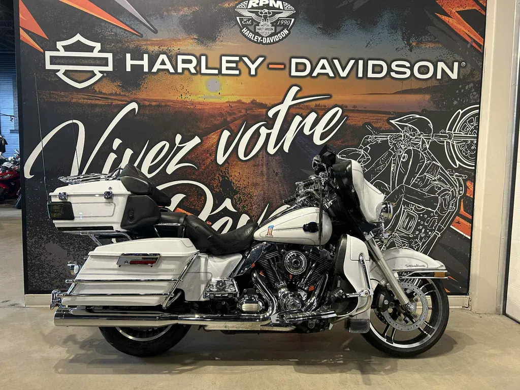 2013 Harley-Davidson FLHTCU