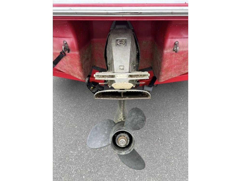 2009 Four Winns H200 Volvo Penta 4.3l alt