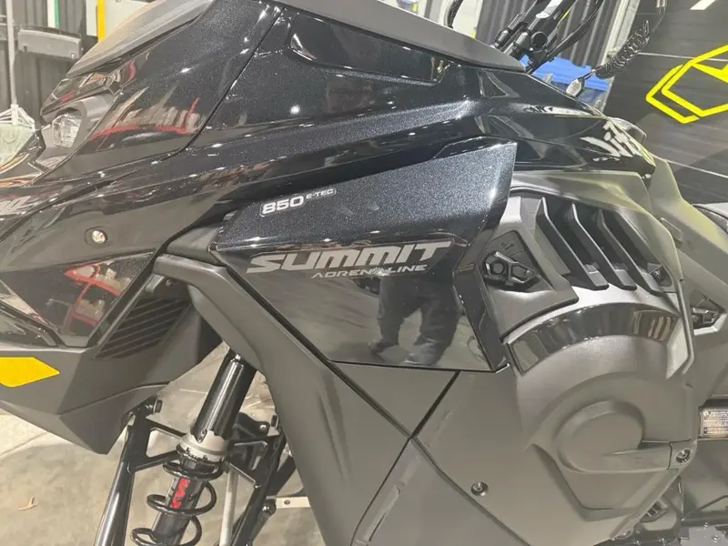 2026 Ski-Doo SUMMIT ADR w/ EDGE Pkg 154 850 E-TEC PowderMax Light FlexEdge 2.5'' SHOT