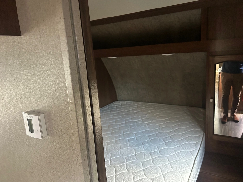 Coachmen Freedom Express 24se 2018 alt