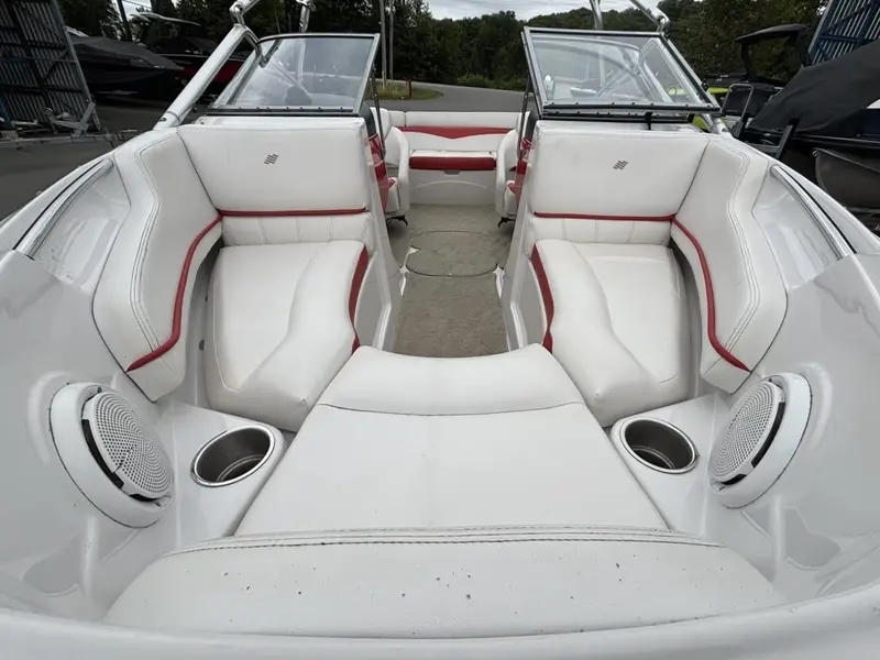 Four Winns H200 VOLVO PENTA 4.3L 2009