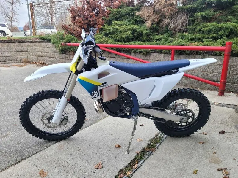 2025 Husqvarna TX 300 thumbnail 2