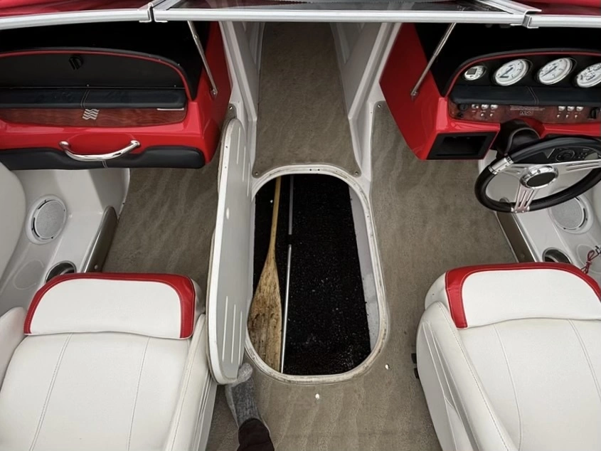 2009 Four Winns H200 Volvo Penta 4.3l alt