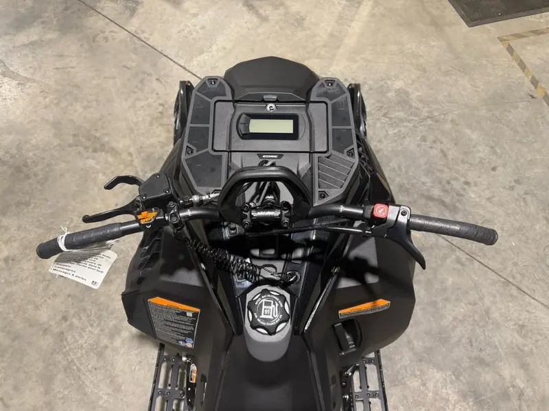 2026 Ski-Doo SUMMIT ADR w/ EDGE Pkg 154 850 E-TEC PowderMax Light FlexEdge 2.5'' SHOT