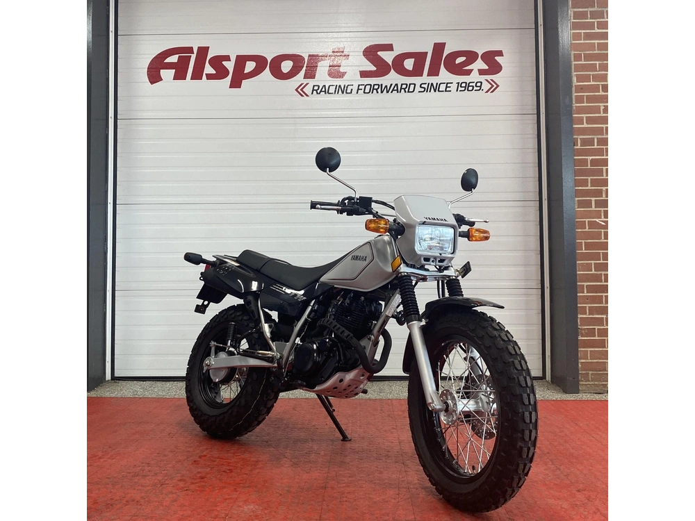 2025 Yamaha Tw200 alt