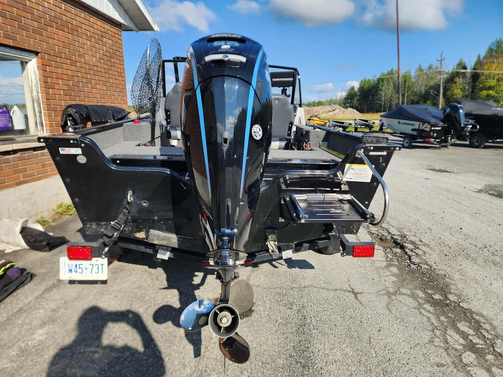 2019 Lowe Boats Fish & Ski 1625 alt