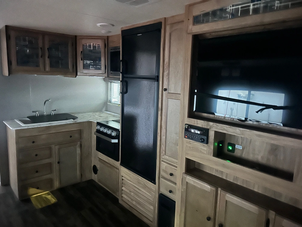 Coachmen Freedom Express 287bhds 2020 alt