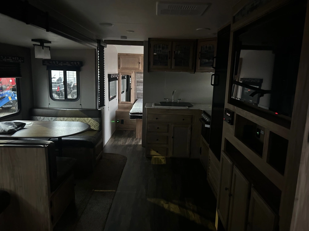 Coachmen Freedom Express 287bhds 2020 alt