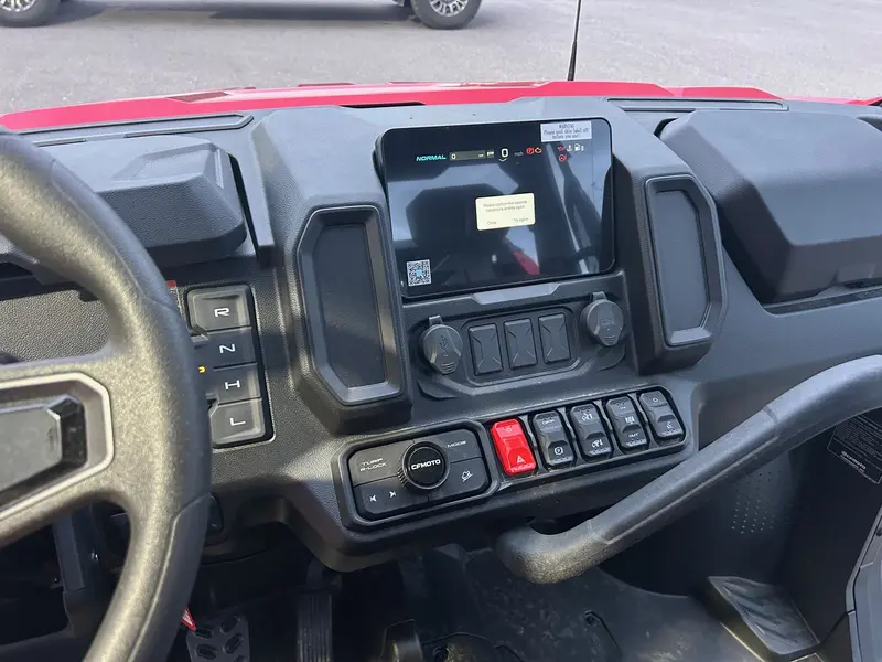 2025 CFMOTO UFORCE U10 PRO thumbnail 8