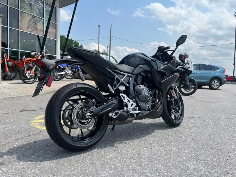 2025 Suzuki GSX-8R