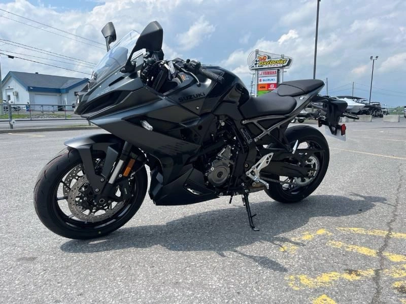 2025 Suzuki Gsx-8r alt