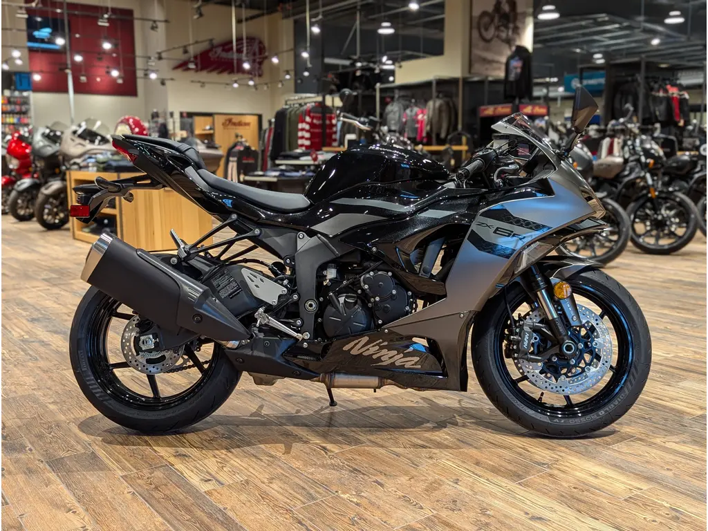 New 2026 Kawasaki Ninja ZX-6R // Metallic Matte Graphenesteel Gray