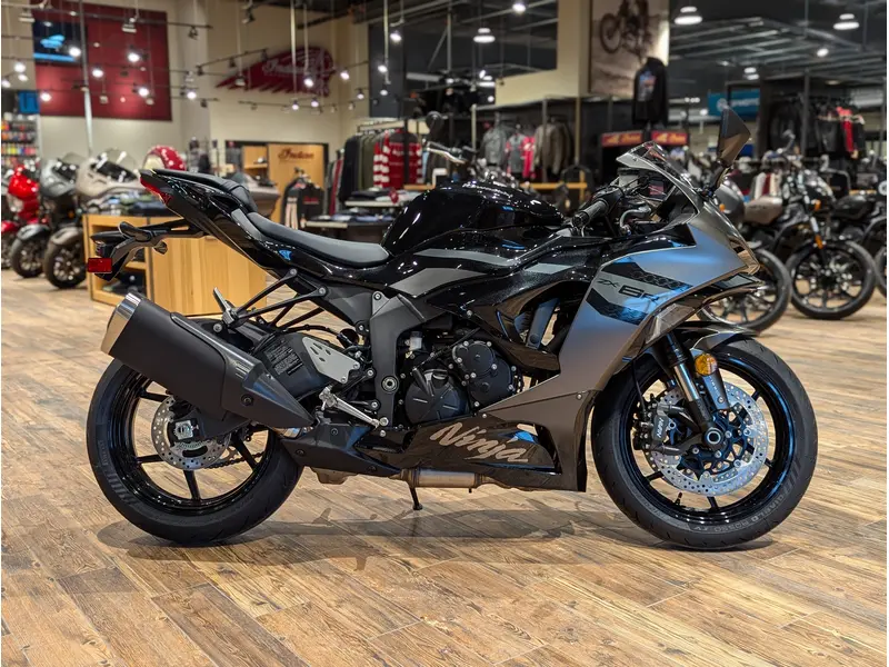 2026 Kawasaki Ninja ZX-6R // Metallic Matte Graphenesteel Gray/Metallic Spark Black/Pearl Storm Gray