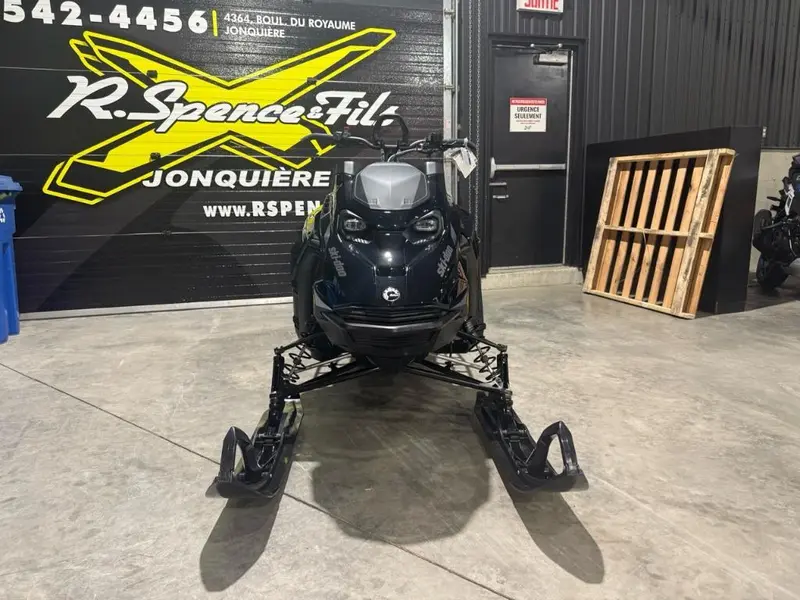 2026 Ski-Doo SUMMIT ADR w/ EDGE Pkg 154 850 E-TEC PowderMax Light FlexEdge 2.5'' SHOT