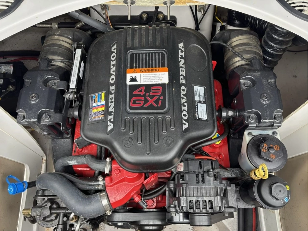 2009 Four Winns H200 Volvo Penta 4.3l alt