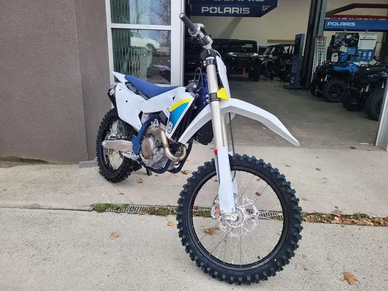 2025 Husqvarna FC 250 thumbnail 2