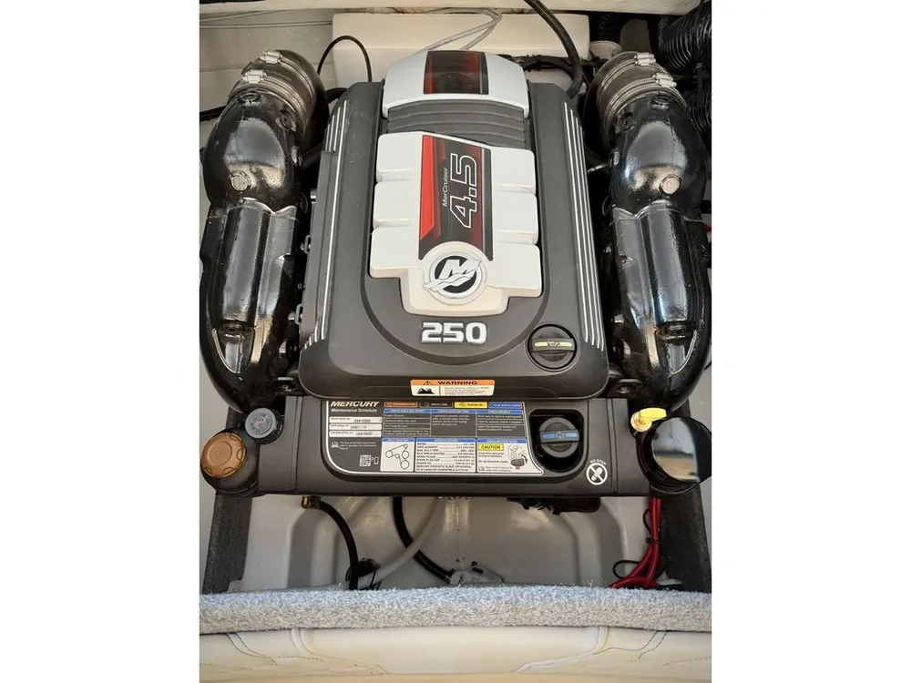 2026 Four Winns H2 Freedom Mercruiser 4.5l alt