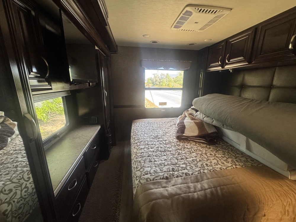 Thor Motor Coach Challenger 37 Yt 2017 alt