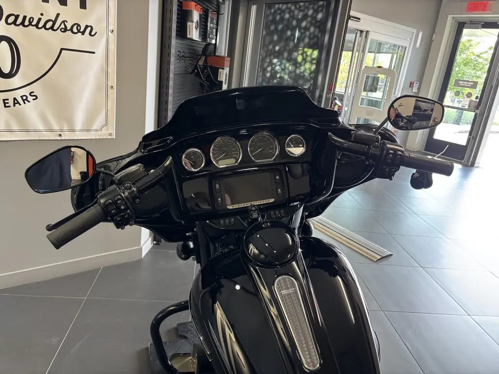 Harley-Davidson FLHXS Street Glide SpecialFLHXS 2018